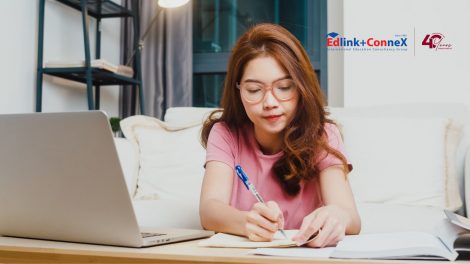 Bisa Nggak Sih Kerja Sambil Kuliah di Luar Negeri? Ini Panduan Lengkapnya