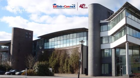 Kuliah di University of Warwick: Info Jurusan, Biaya S1/S2 & Beasiswa